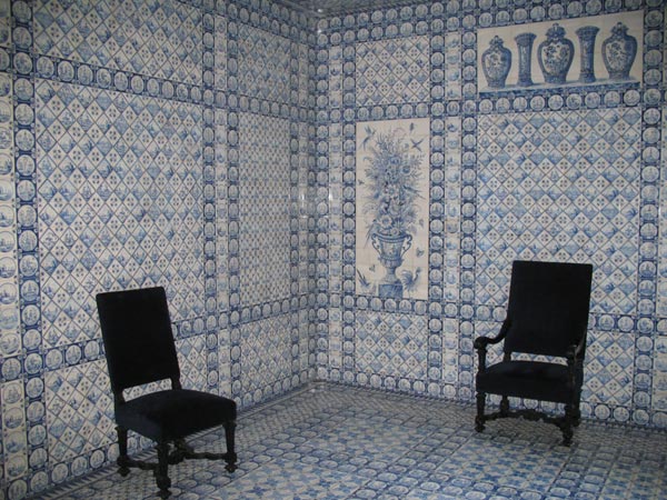 Château de Groussay (Montfort l'Amaury, France). The famous "tente Tartare" is decorated from the floor to the ceiling with Delft tiles made in the 1960s.