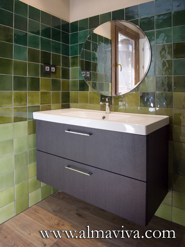 Ref. CD30 - Bathroom decorated with handmade tiles in shades of green