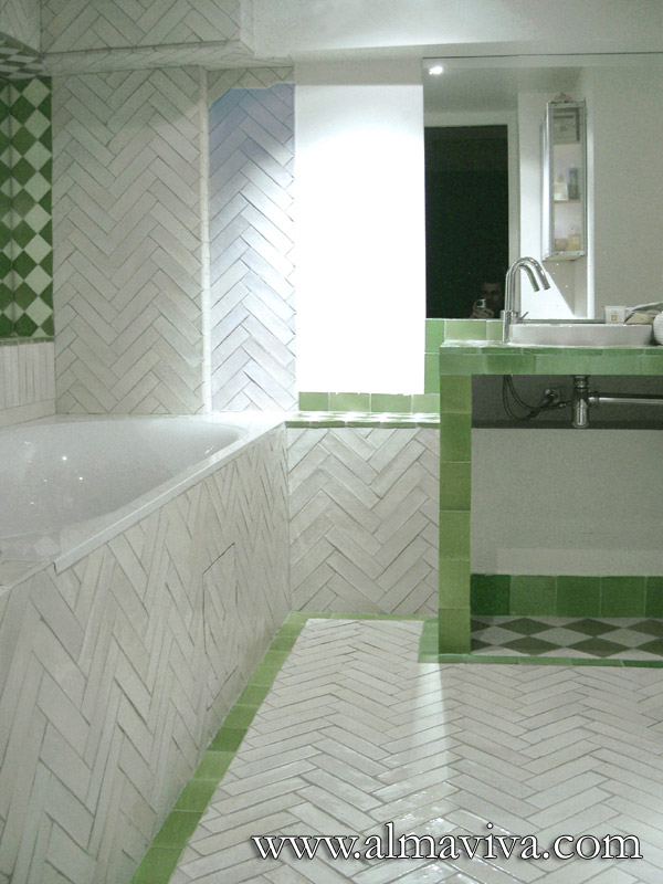 Ref. CD31 - Zellige in a bathroom. Moroccan stylen tiles
