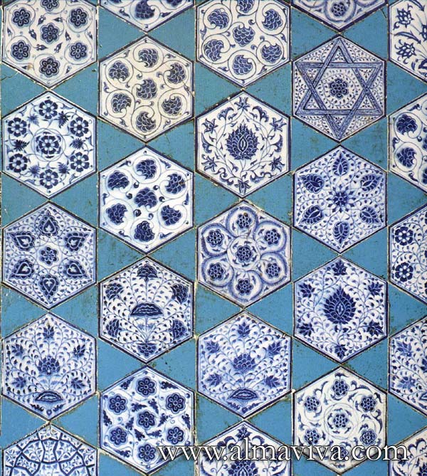 Réf. OR12 - Carreaux hexagonaux de la mosquée de Mourad à Andrinople. Hauteur 18 cm