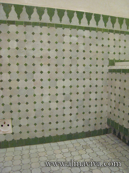 Bathroom, white and green. Many compositions are offered with the zellige