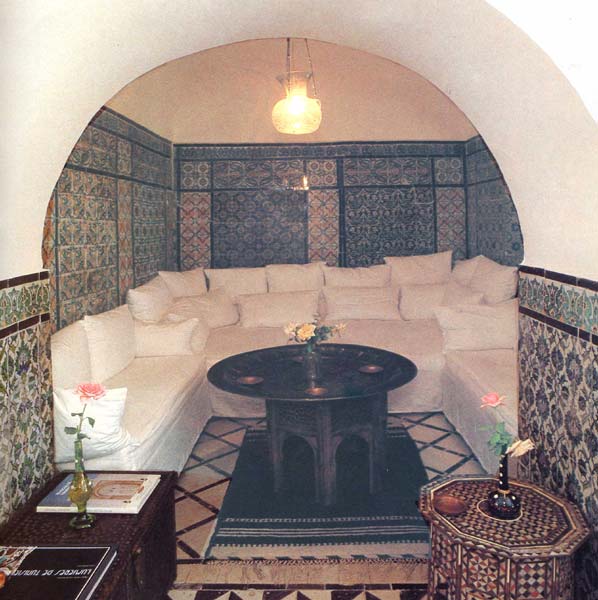 Réf. OR10 - Divan. Intérieur ottoman avec lambris de faïence tout autour de la pièce