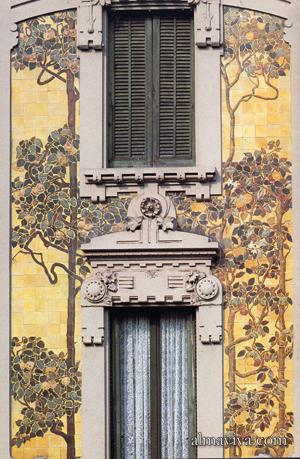 Réf. AN71 - Céramique architecturale 1900 à Milan