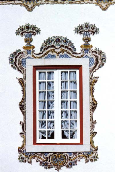 Réf. A05 - Encadrement de fenêtre en azulejos découpés