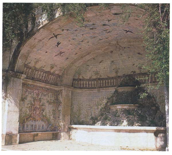 Ref. A22 - Nymphaeum in a garden in Lisbon. The vault is covered with tiles.